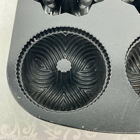 Nordic Ware 6-Cup Non-Stick Mini Bundt Cake Pan - Picture 7 of 7